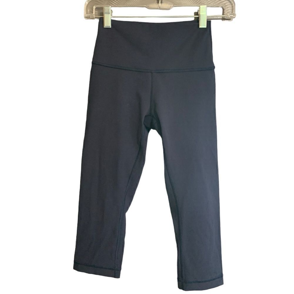 Lululemon Wunder Under Crops in Navy Blue Size 4 - Picture 2 of 4